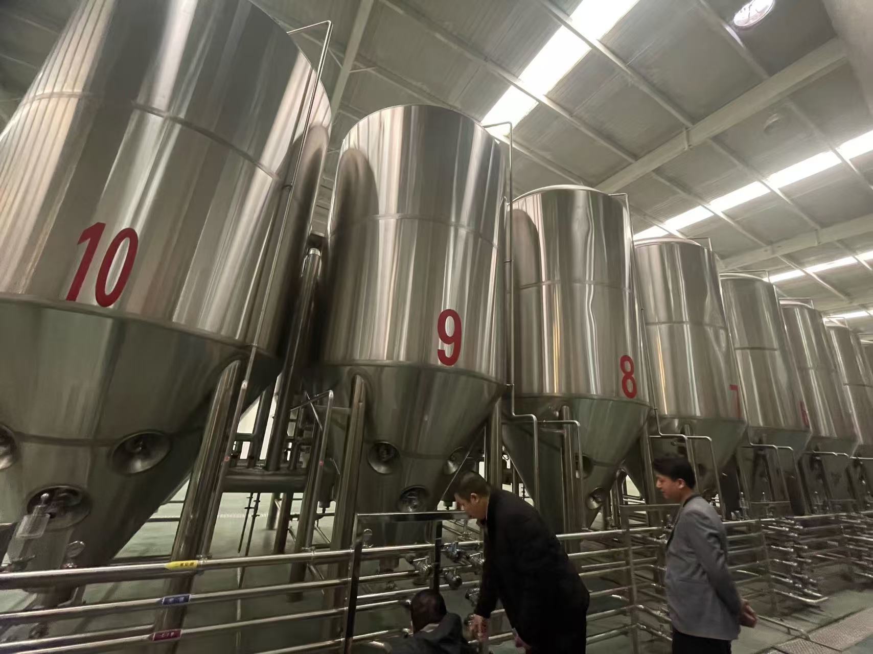 佛子山镇精酿啤酒设备厂—平面布置、设备设计、制造、调试、培训等一条龙服务